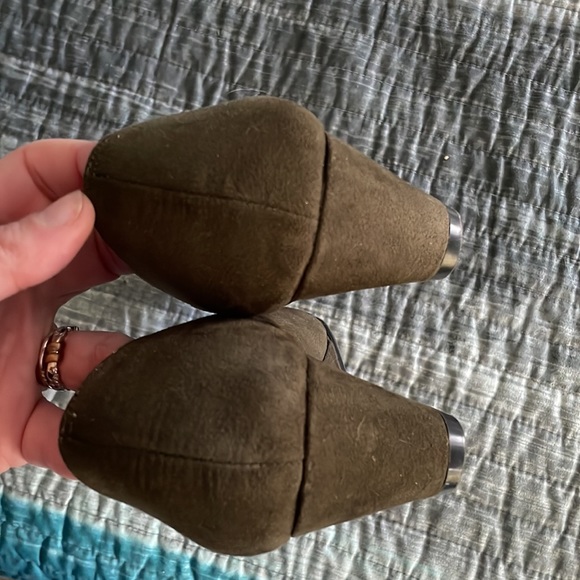 Chinese laundry olive suede wedges 9.5 ✨final reduction - Picture 5 of 5